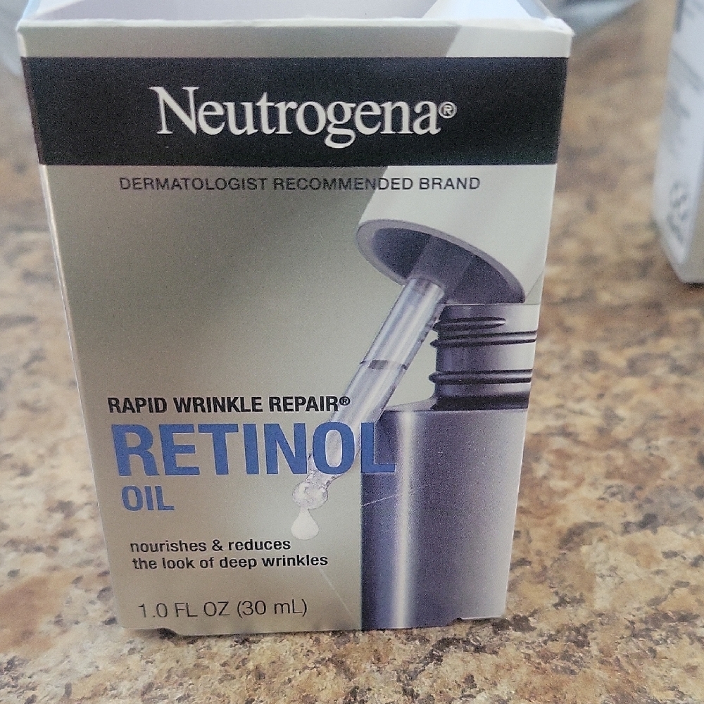 Neutrogena Silver Retinol Serum & Face Oil - Picture 1 of 5